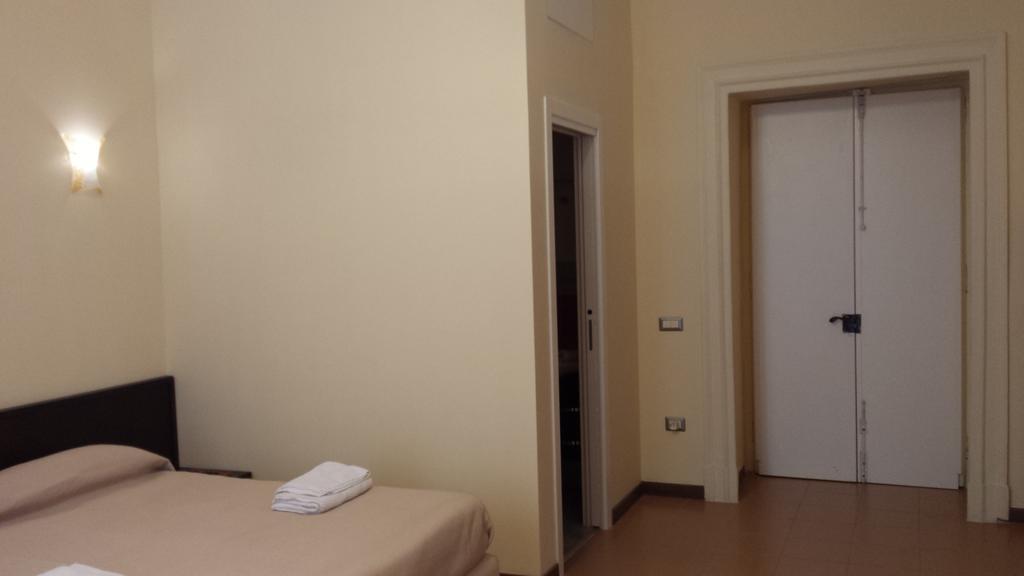 Duomo 89 Bed & Breakfast Napoli Oda fotoğraf