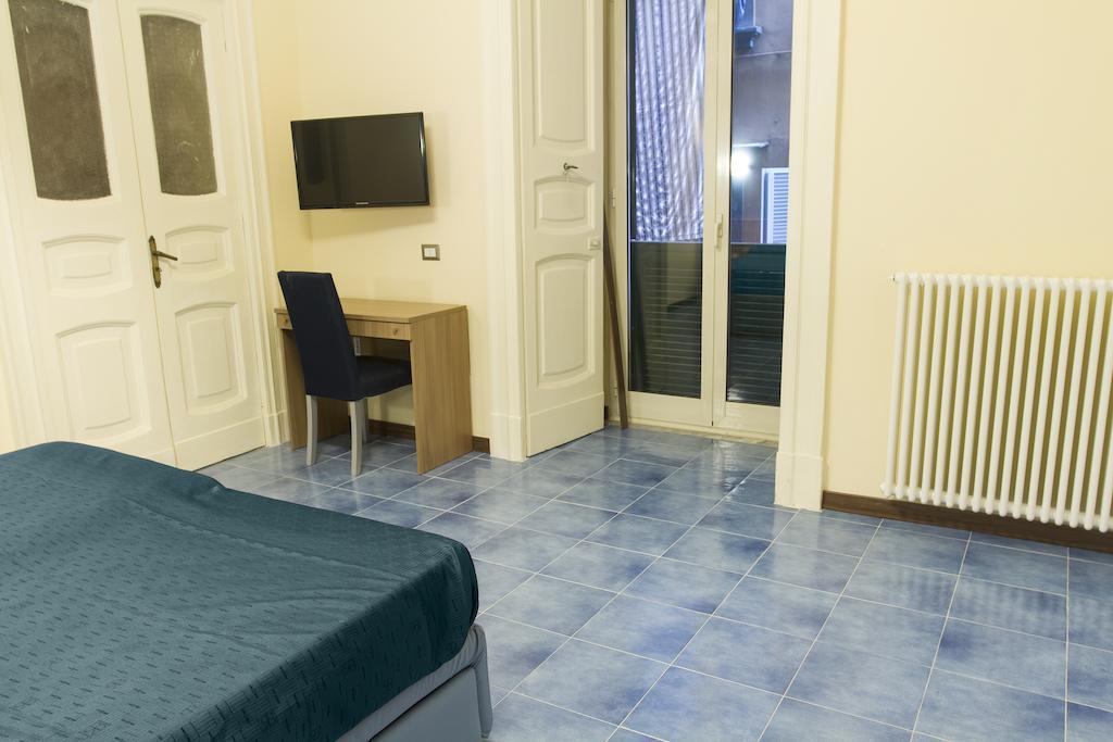 Duomo 89 Bed & Breakfast Napoli Oda fotoğraf